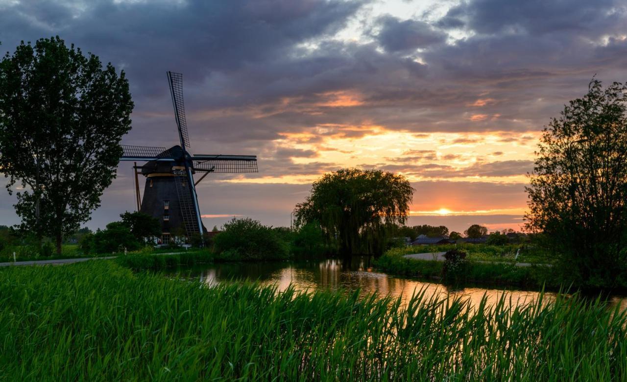 Mondriaanmolen, A Real Windmill Close To Amsterdam أبكودْ المظهر الخارجي الصورة